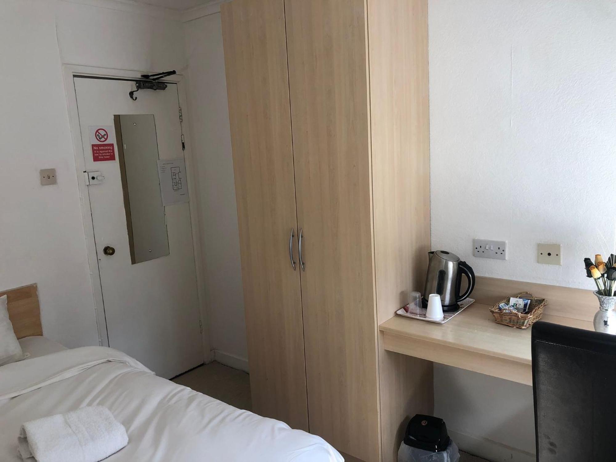 Star Hotel, South Лестер Екстер'єр фото