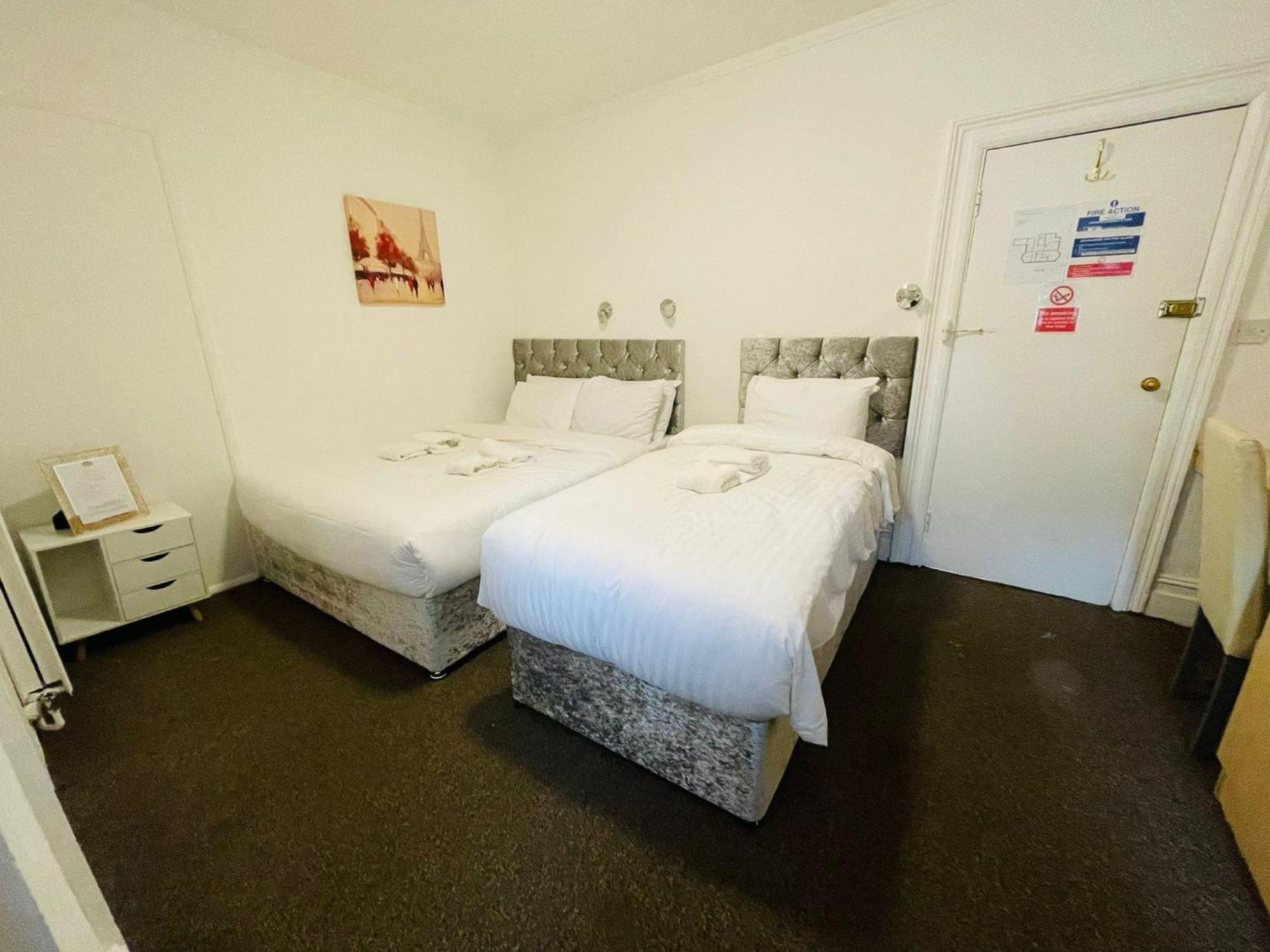 Star Hotel, South Лестер Екстер'єр фото