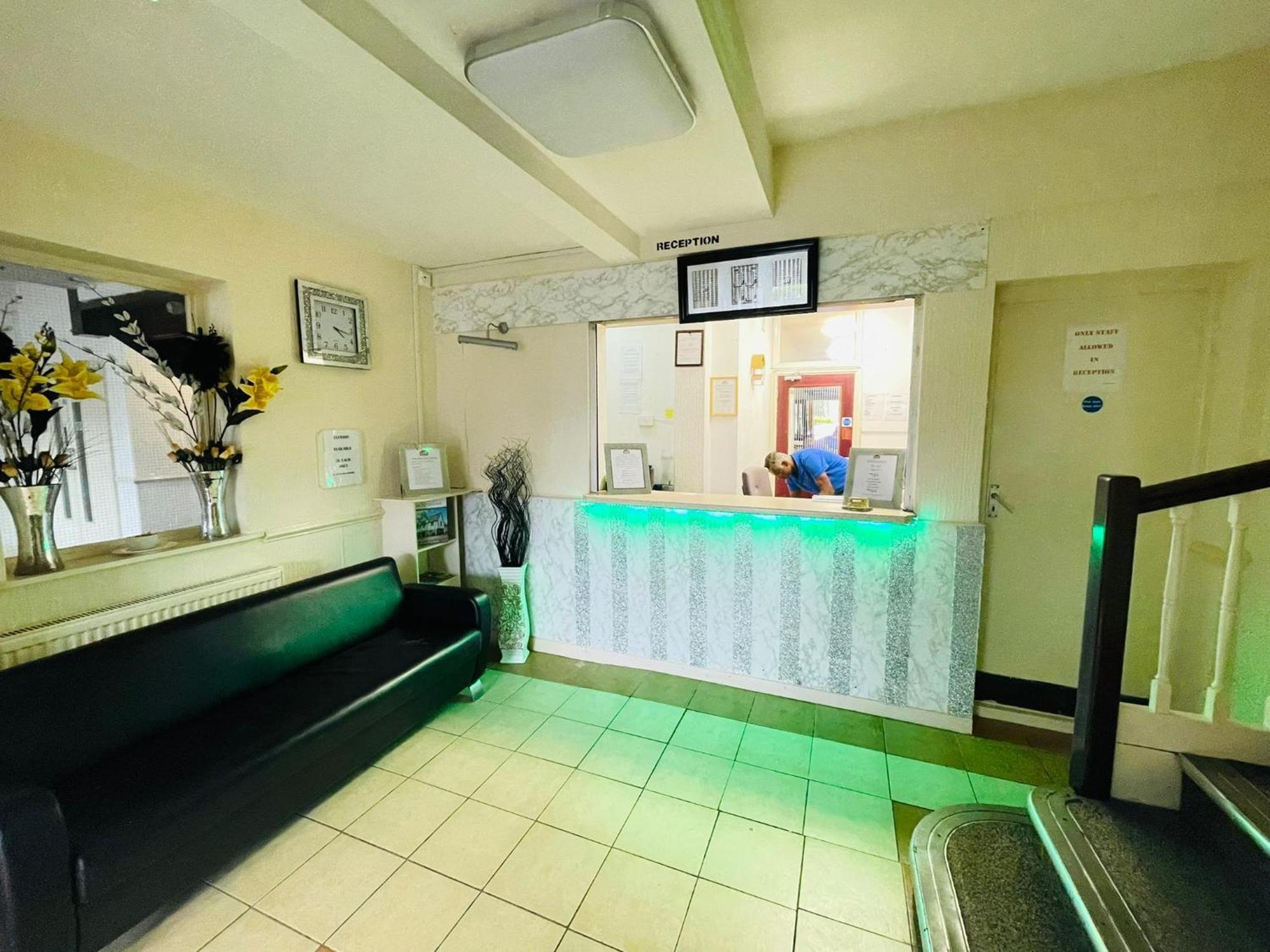 Star Hotel, South Лестер Екстер'єр фото