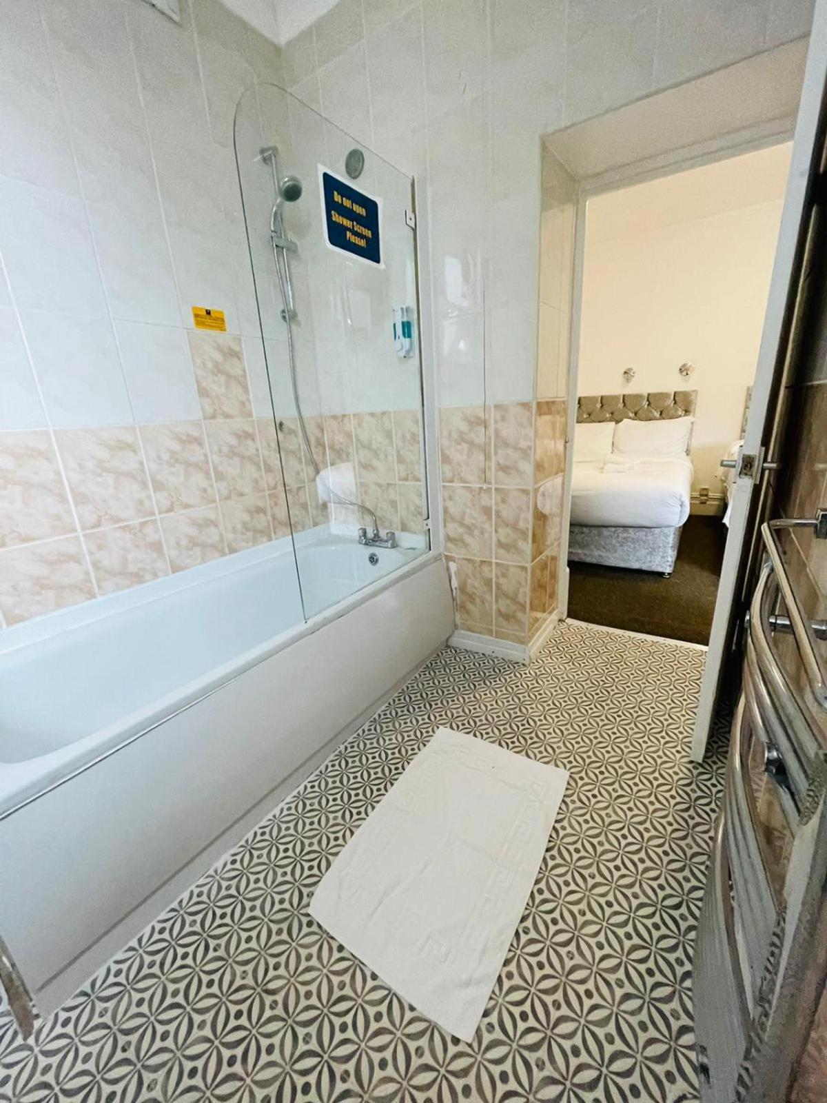 Star Hotel, South Лестер Екстер'єр фото