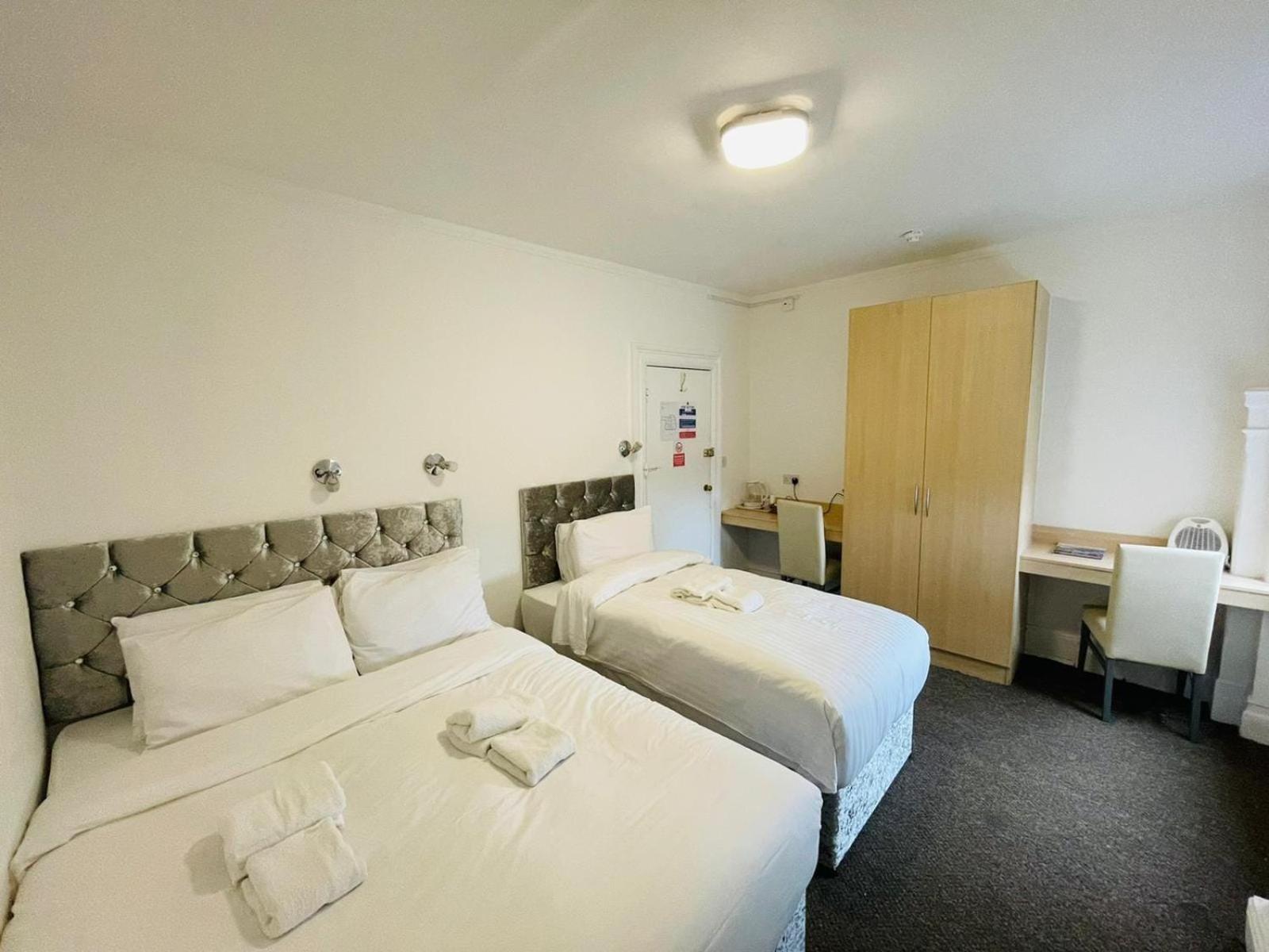 Star Hotel, South Лестер Екстер'єр фото