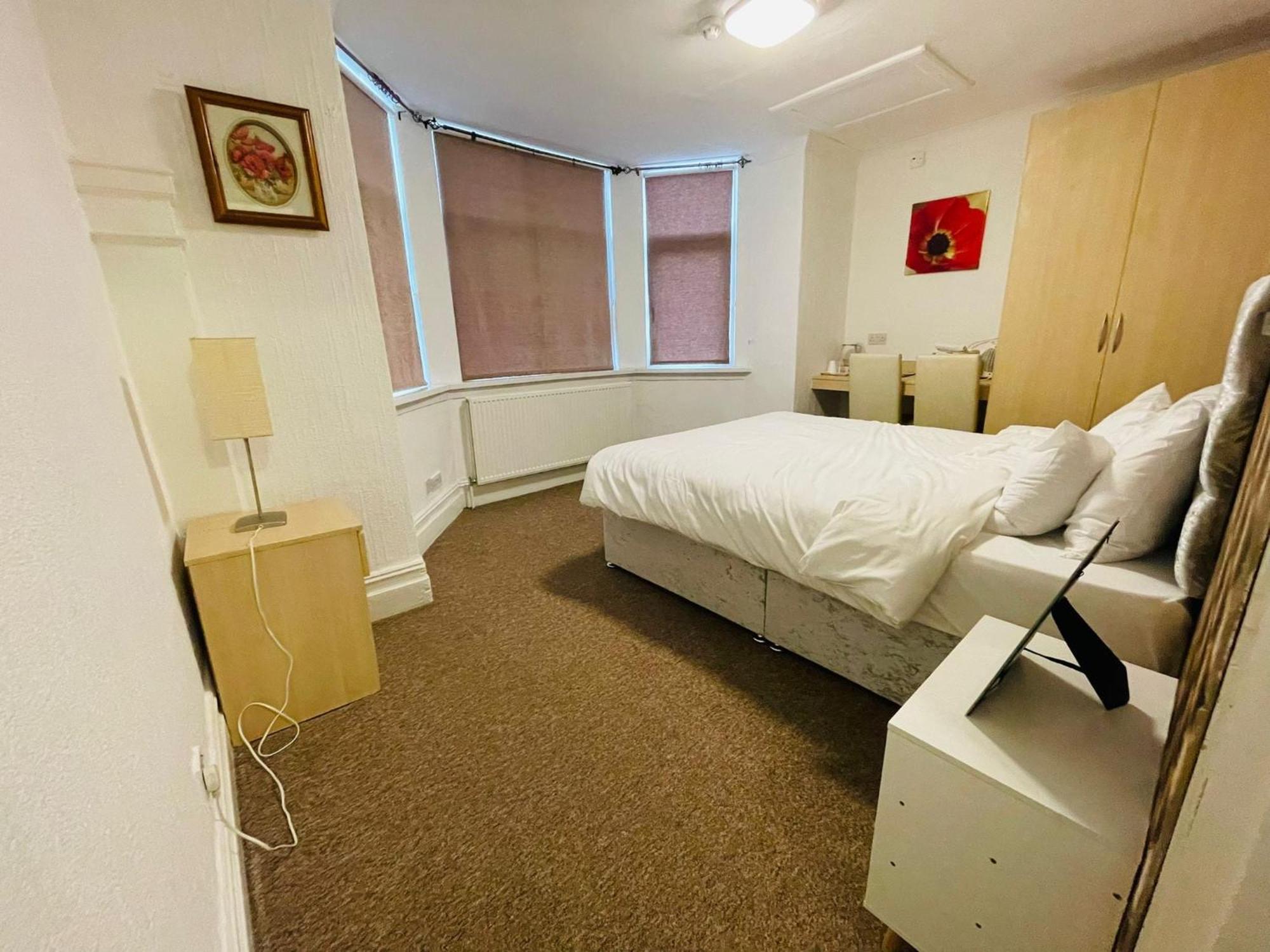Star Hotel, South Лестер Екстер'єр фото