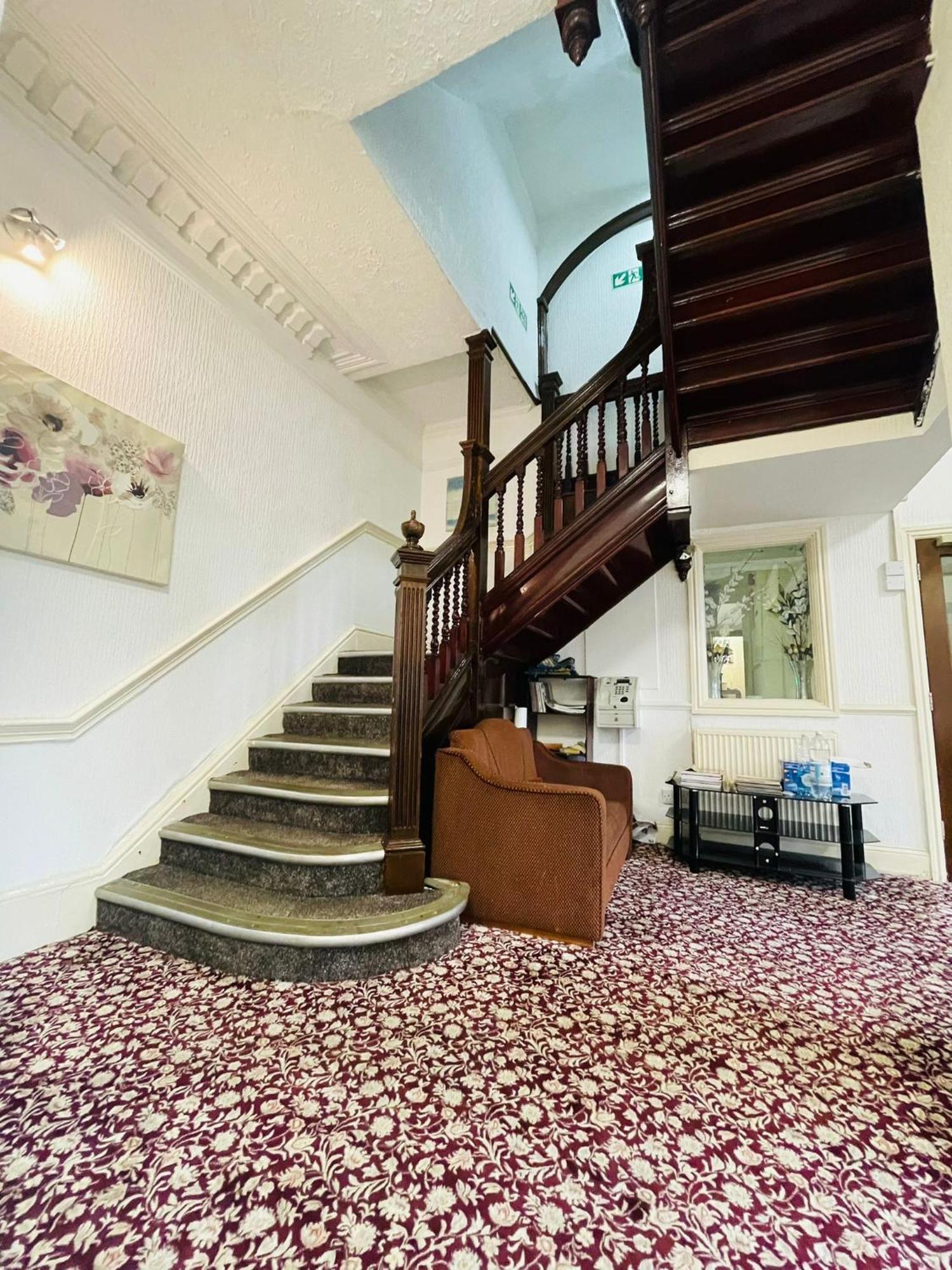Star Hotel, South Лестер Екстер'єр фото