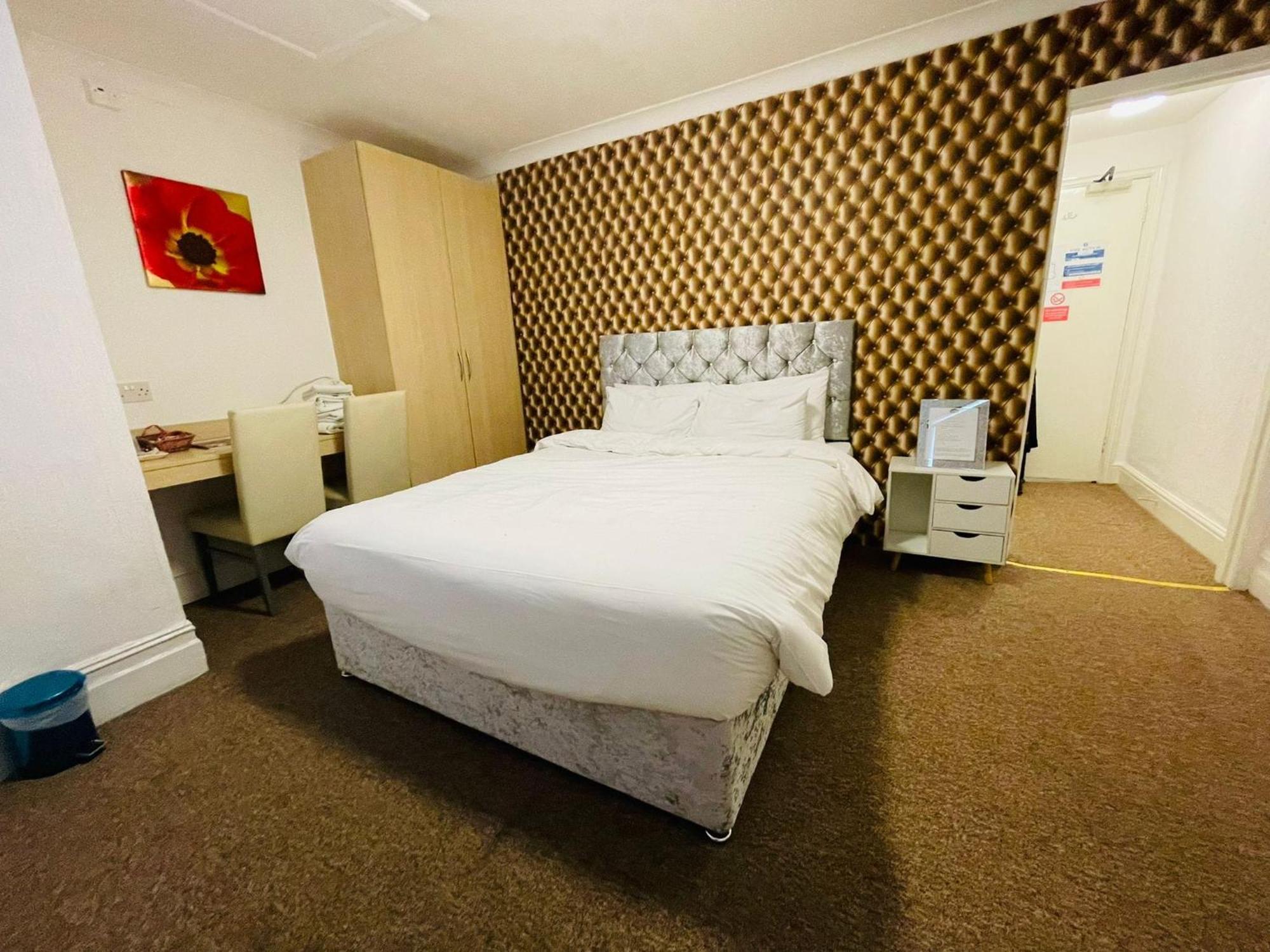 Star Hotel, South Лестер Екстер'єр фото