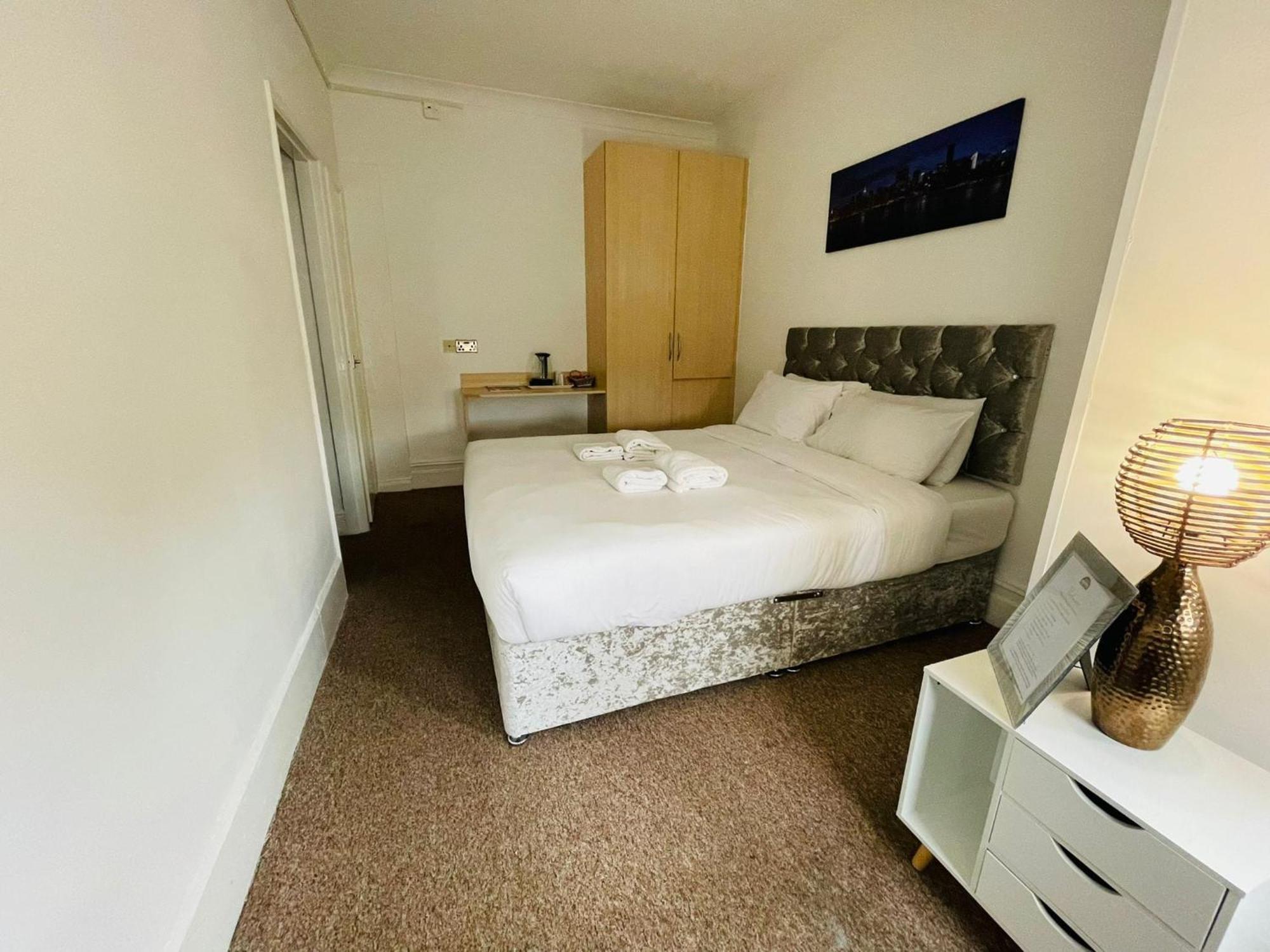 Star Hotel, South Лестер Екстер'єр фото
