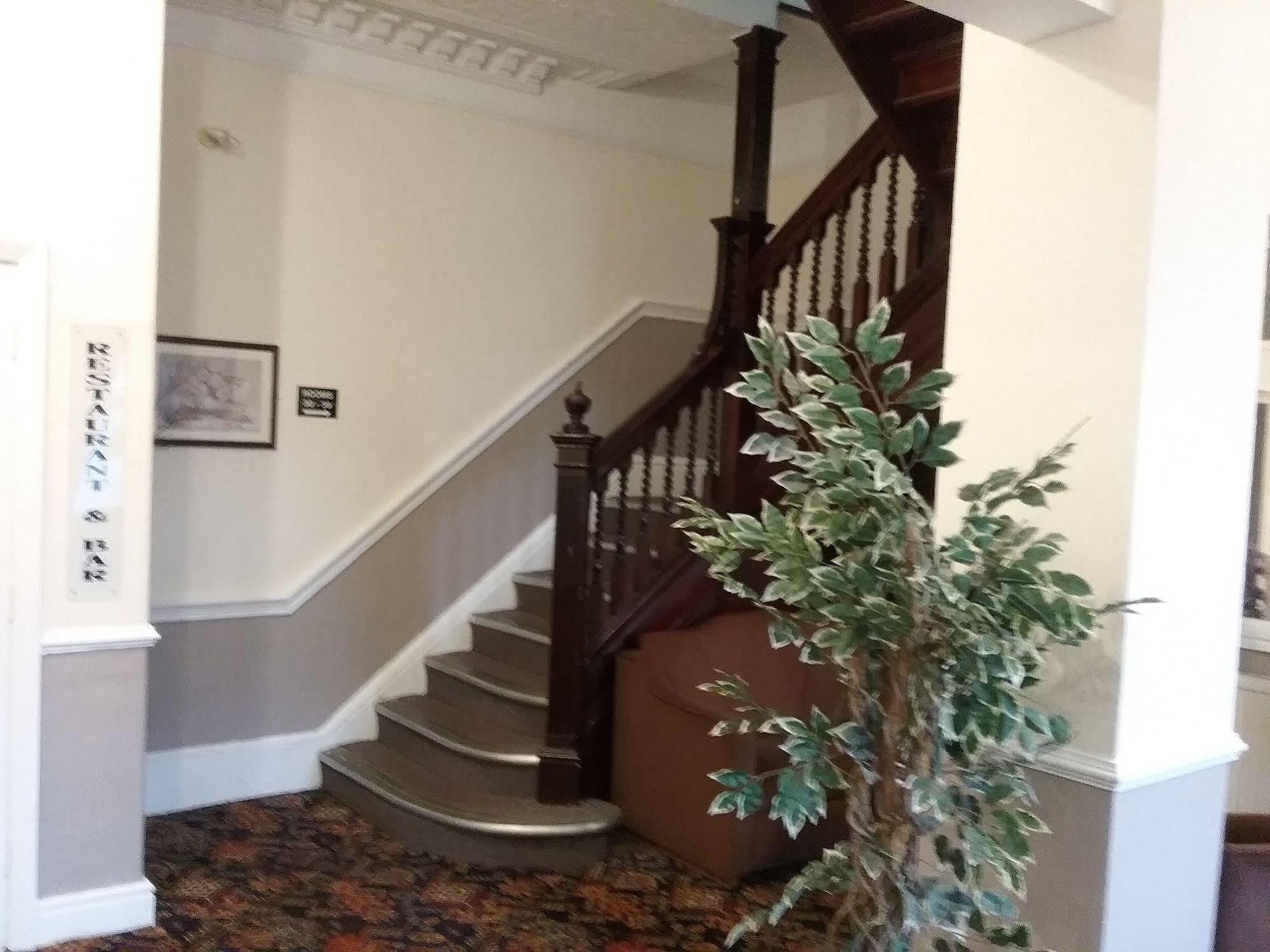 Star Hotel, South Лестер Екстер'єр фото